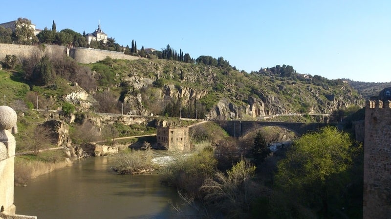 similarry ~ to ~と同じ意味です